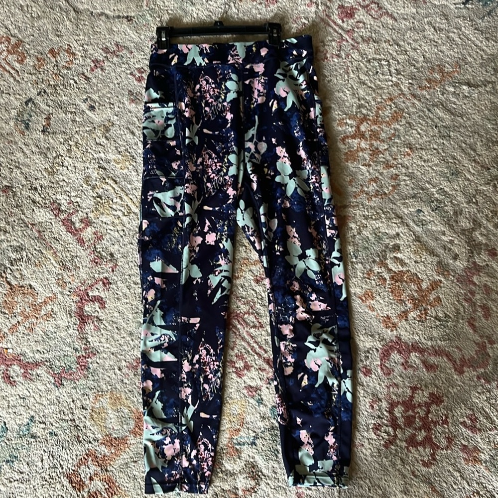 Pop Fit leggings, breathable with pockets and cool pattern.